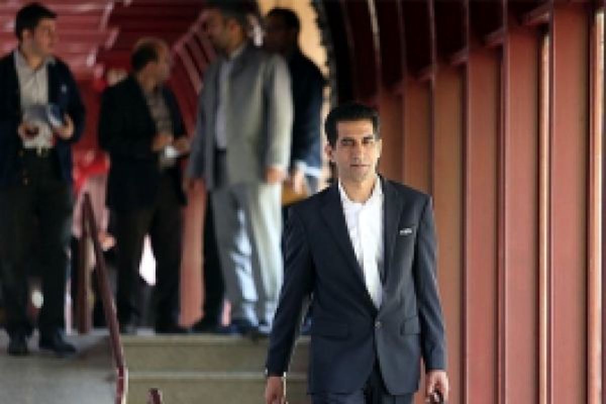 کامرانیفر قهر کرد و از فدراسیون فوتبال رفت