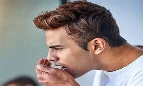 چطور به شخصی بگوییم دهان یا بدنش بو می‌دهد؟