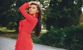 چه رنگ لباسی به پوست سبزه می‌آید؟