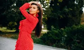 چه رنگ لباسی به پوست سبزه می‌آید؟