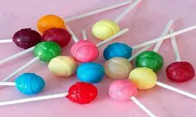 تست کرونا با آب نبات چوبی در مدارس آلمان