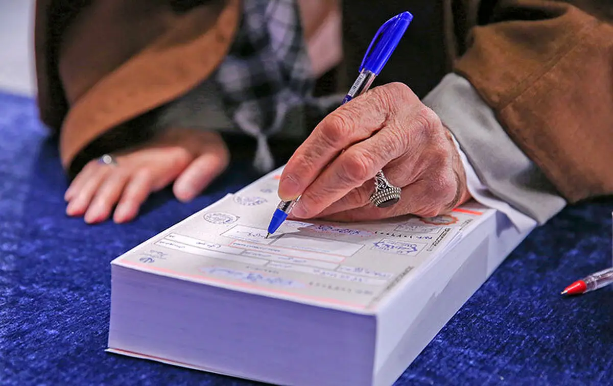 رهبر انقلاب، فردا ساعت ۷ صبح رای خود را به صندوق خواهند انداخت