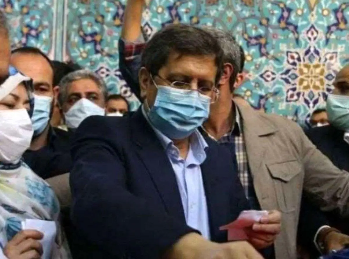 لحظه رای دادن عبدالناصر همتی و همسرش در حسینیه ارشاد تهران/ عکس