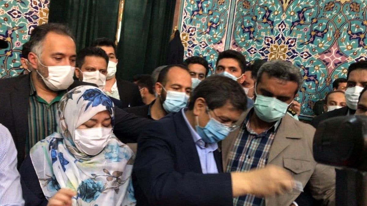 ادعای یک خبرنگار: طرفداران احمدی‌نژاد به همتی رأی می‌دهند