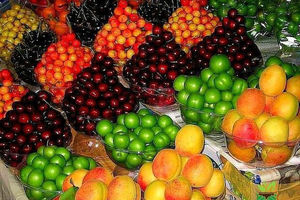 کاهش محسوس قیمت میوه های فصل بهار در بازار