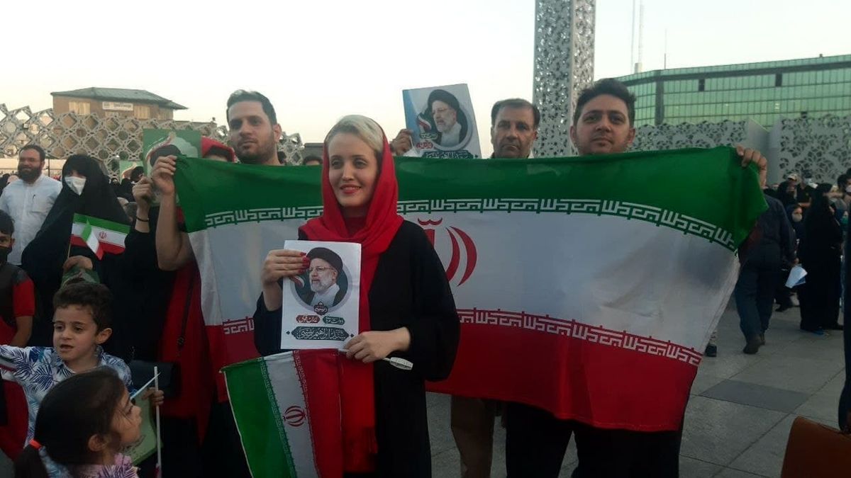 شادی مردم در جشن انتخابات در مزار شهید سلیمانی و تهران/ ویدئو