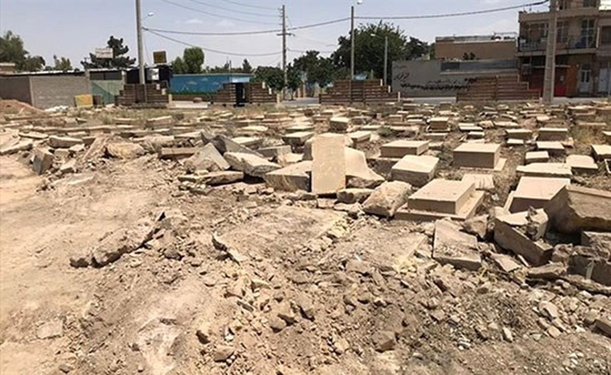 قبرستان قدیمی «دباغی» در شیراز تخریب شد! / تصاویر فاجعه بار و تأسف برانگیز