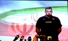 دیدار با روسیه یک قدم رو به جلو بود/ بازیکنانم نیاز به زمان دارند