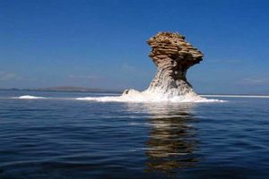عمق دریاچه ارومیه بسیار کم شده است
