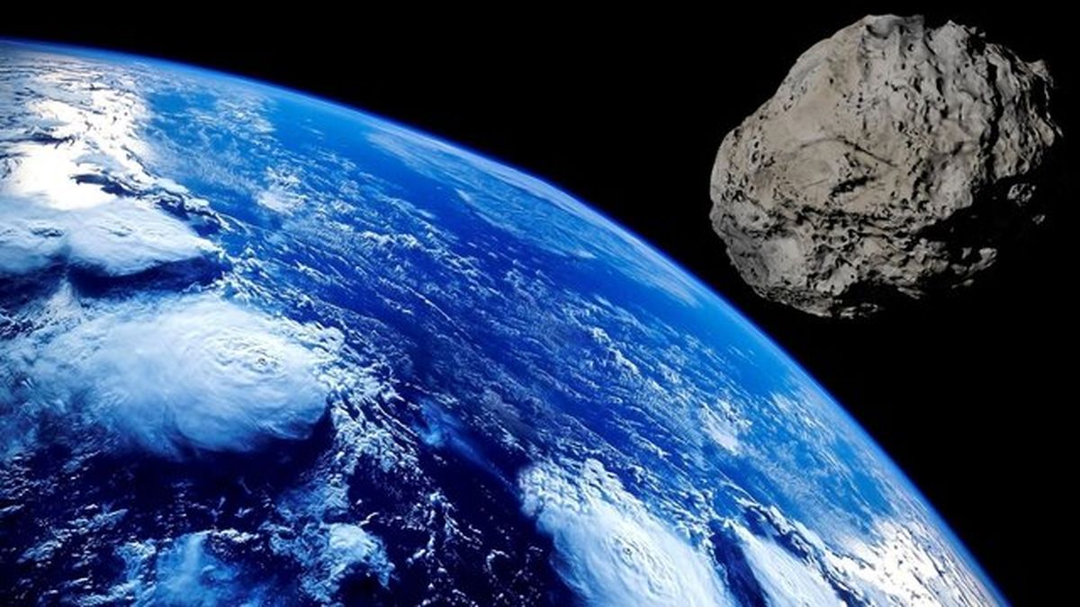 سیارکی به بزرگی برج ایفل، در حال نزدیک شدن به زمین