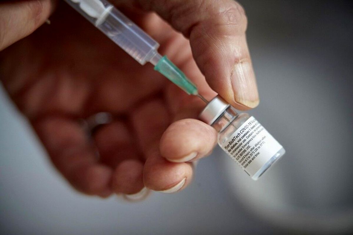 دوز اول واکسن کووایران برکت به نیمی از داوطلبان مرحله سوم تزریق شد