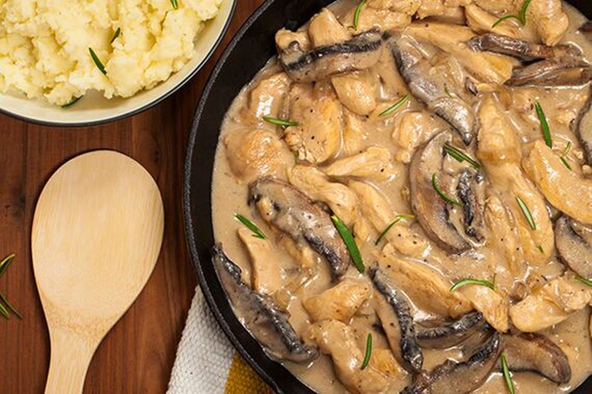 طرز تهیه چیکن استراگانف؛ بهترین انتخاب برای مهمانیها