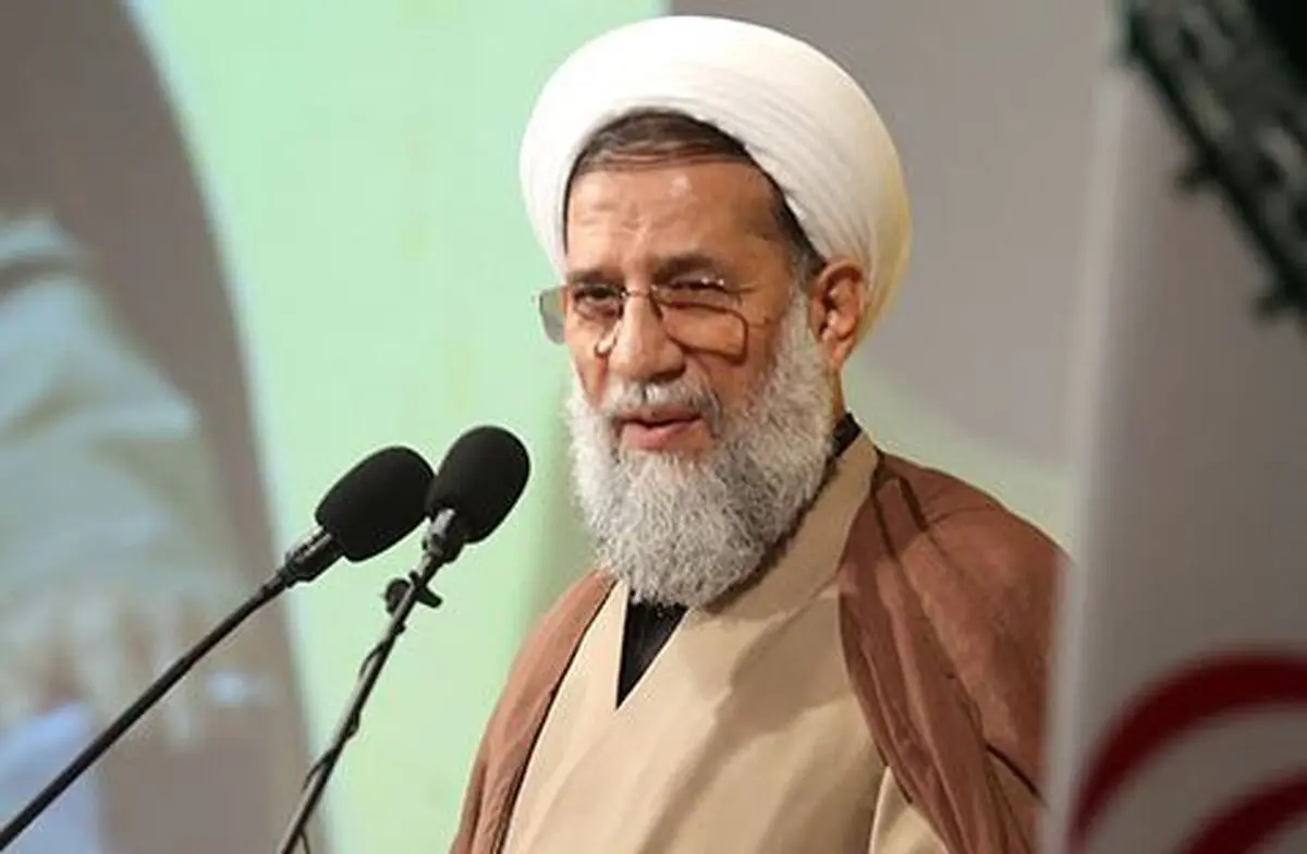 چراغ سبز نشان دادن به دشمن از نگاه امام(ره) گناه است