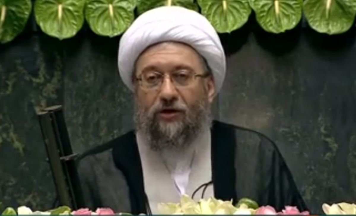 آملی لاریجانی: من به عنوان رییس قوه قضاییه از هیچ کمکی به رییس جمهور دریغ نمیکنم