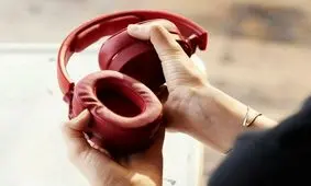 هدفون بی سیم تاشو با درایور‌های ۴۰ میلی‌متری/ عکس