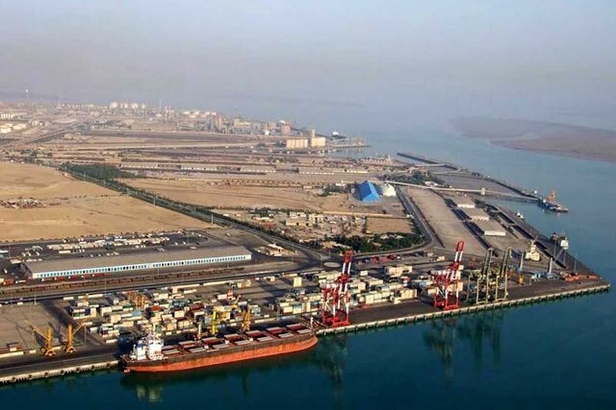 پهلوگیری کشتی اقیانوس پیمای حامل گندم در بندر امام