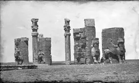 بنای تخت‌جمشید در زمان قاجار و پیش از کاوش‌های باستانی/ عکس