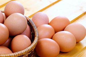 سالم ترین روش پخت و مصرف تخم مرغ؛ آب پز سفت یا عسلی؟