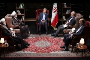 احمدی‌نژاد گفت می‌خواهم یک نفر را قربانی کنم/ روایتی از دعوای احمدی‌نژاد و لاریجانی در یکشنبه سیاه مجلس