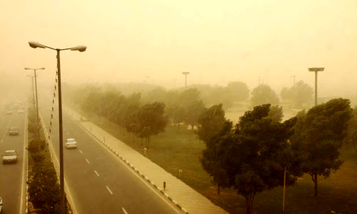 وزش باد و خیزش گرد و خاک در ۱۳ استان کشور