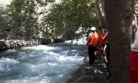 نجات جان ۲۱ نفر گرفتار شده در رودخانه کرج