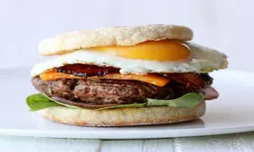 بِرِک‌فست برگر؛ صبحانه‌ای متفاوت برای دوست‌داران برگر