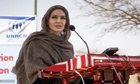 پوشش جالب آنجلینا جولی هنگام بازدید از کمپ آوارگان در بورکینافاسو / عکس