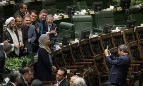 شوخی لاریجانی با سلفی گرفتن معاون وزیر امور خارجه