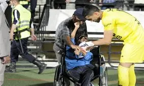 حرکت جالب دروازه‌بان استقلال پس از بازی با پدیده/ عکس