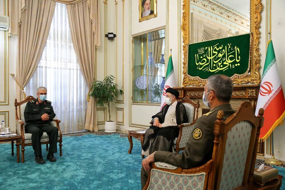 رییس ستاد کل نیروهای مسلح با آیت الله رئیسی دیدار کرد