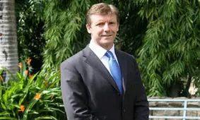 «سایمون شرکلیف» کیست؟/ مأمور امنیتی انگلیسی با پوشش دیپلماتیک در راه تهران