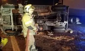 تصادف خاور و ۲ خودروی سواری در بزرگراه آزادگان