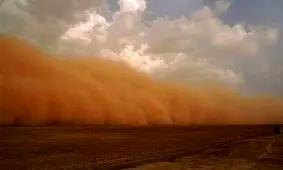 یکی از خیابان‌های کویت بعد از طوفان شن