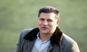 یک حرکت تحسین برانگیز از علی دایی/ عکس