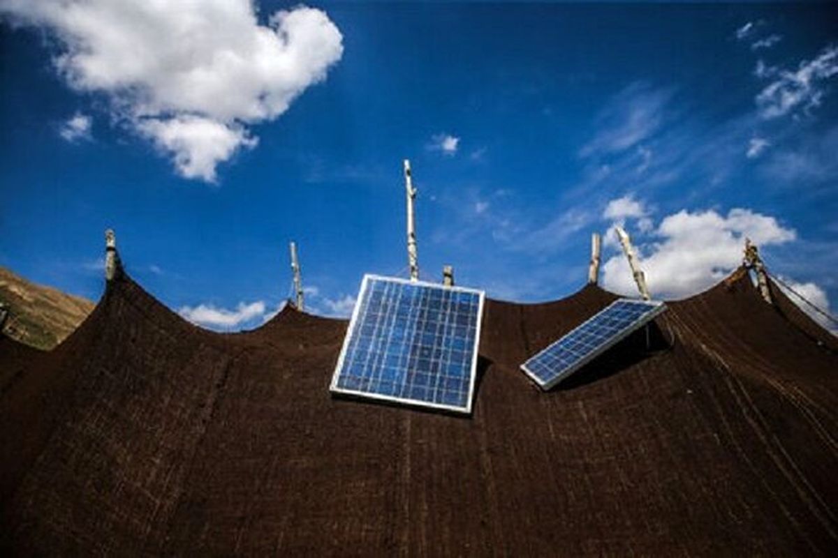 توزیع ۲۴۴ دستگاه پنل خورشیدی بین عشایر دو قطبی لرستان