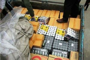 کشف محموله کمپوت قاچاق در شاهین شهر
