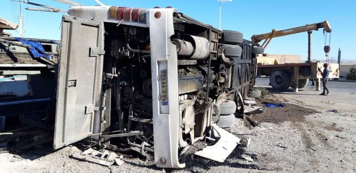 علت واژگونی اتوبوس در دهشیر تفت، نقص فنی ترمز بود/ ویدئو