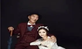 ازدواج غم انگیز دختر جوان با پدر بزرگش!/تصاویر