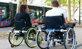 با این طراحی معلولان به راحتی سوار خودرو می شوند/ویدئو