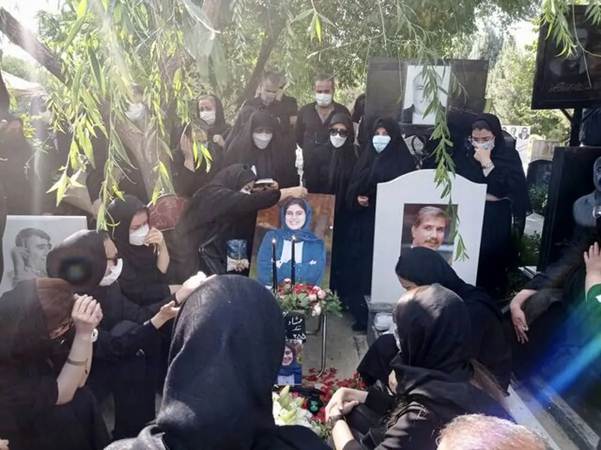 سومین روز وداع با مهشاد کریمی بر سر مزارش برگزار شد