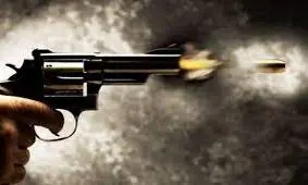 مردی جلو شورای حل اختلاف جیرفت به همسرش شلیک کرد