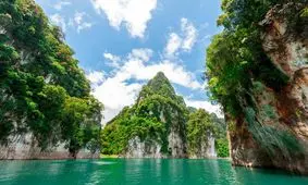 تصاویری زیبا از آبشاری در اندونزی/ ویدئو