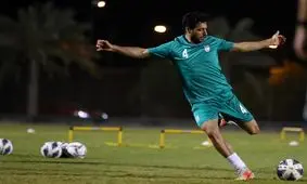 حضور خلیل‌زاده میان نیمکت‌نشینان پرسپولیس/ عکس