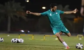 حضور خلیل‌زاده میان نیمکت‌نشینان پرسپولیس/ عکس