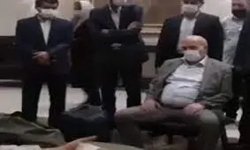 مروری بر رفتارهای ناشایست مسئولان با خبرنگاران / چه شد که نحوه نشستن کلانتری، خشم افکارعمومی را در پی داشت؟