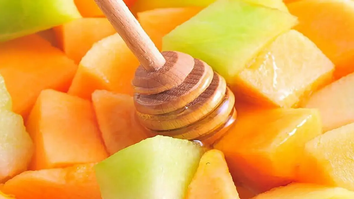 آیا واقعاً خوردن خربزه و عسل باعث مرگ می‌شود؟