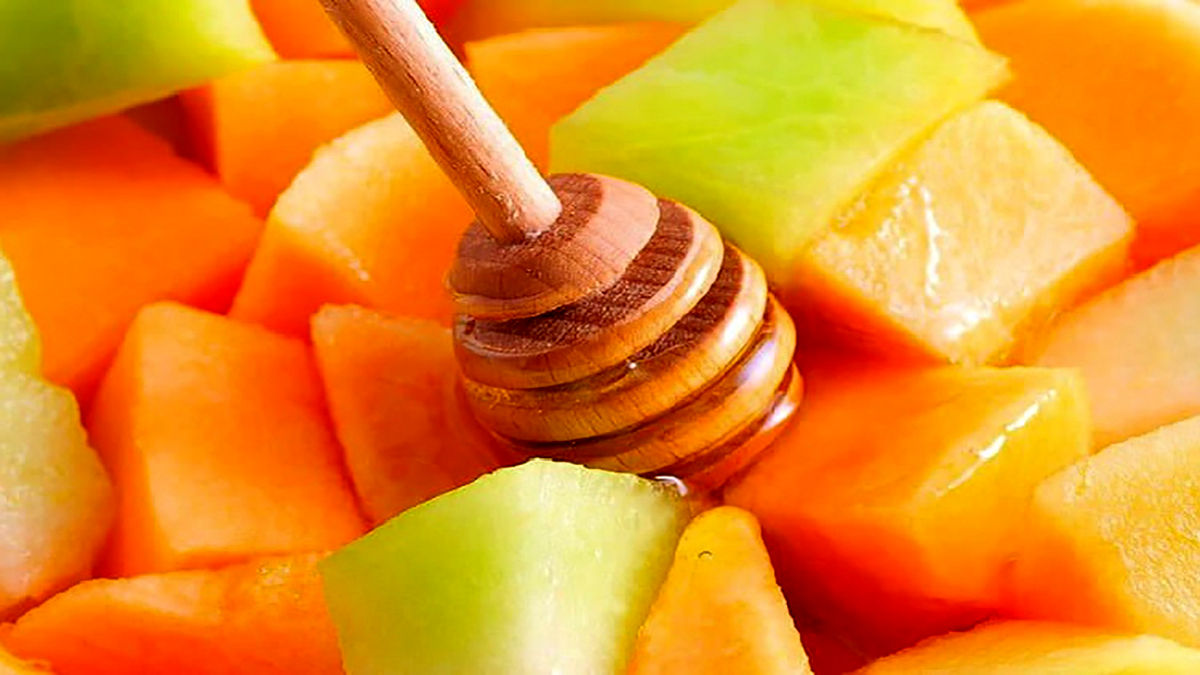 آیا واقعاً خوردن خربزه و عسل باعث مرگ میشود؟