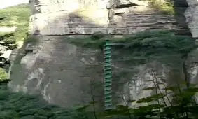 پله نوردی ۸۸ متری در چین/ ویدئو