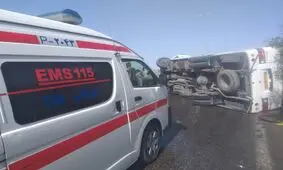 ۹ مصدوم در برخورد ون با درخت در اهواز