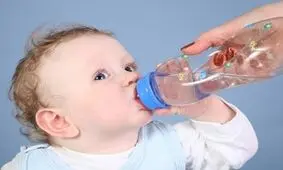 به نوزاد آب ندهید!